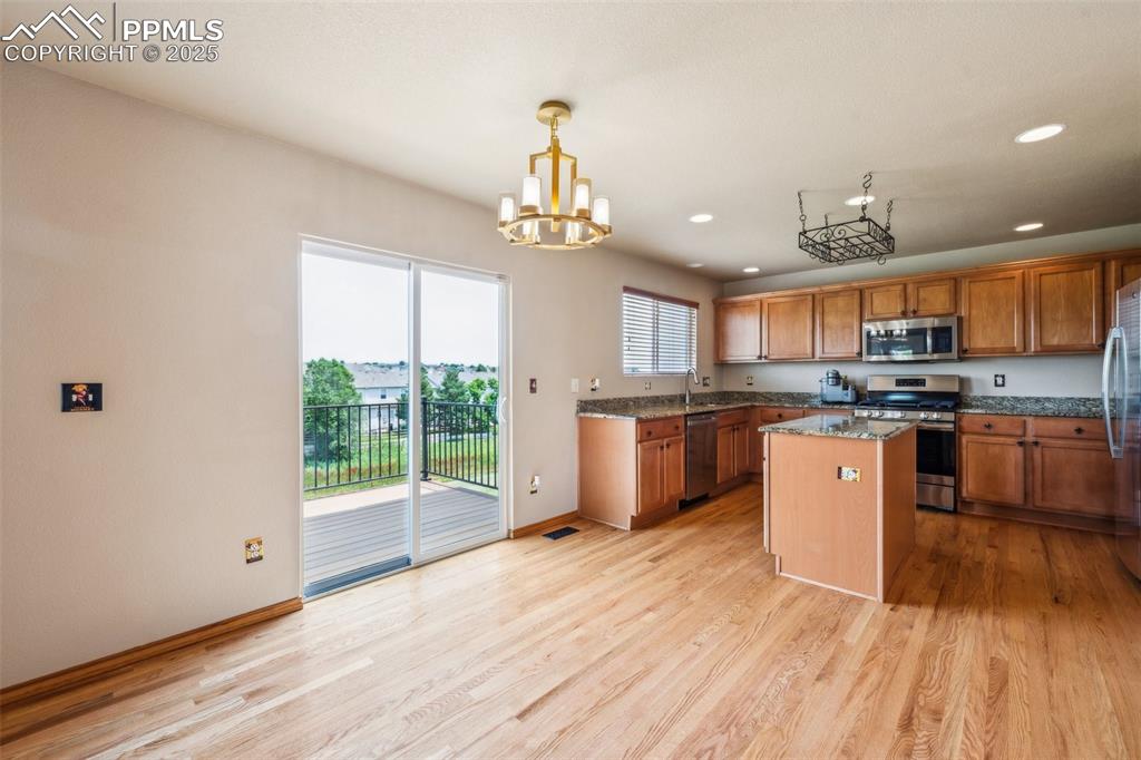 Image 12 of 50: Kitchen