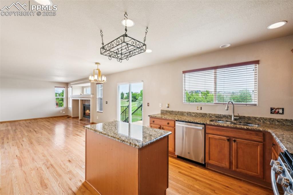 Image 15 of 50: Kitchen