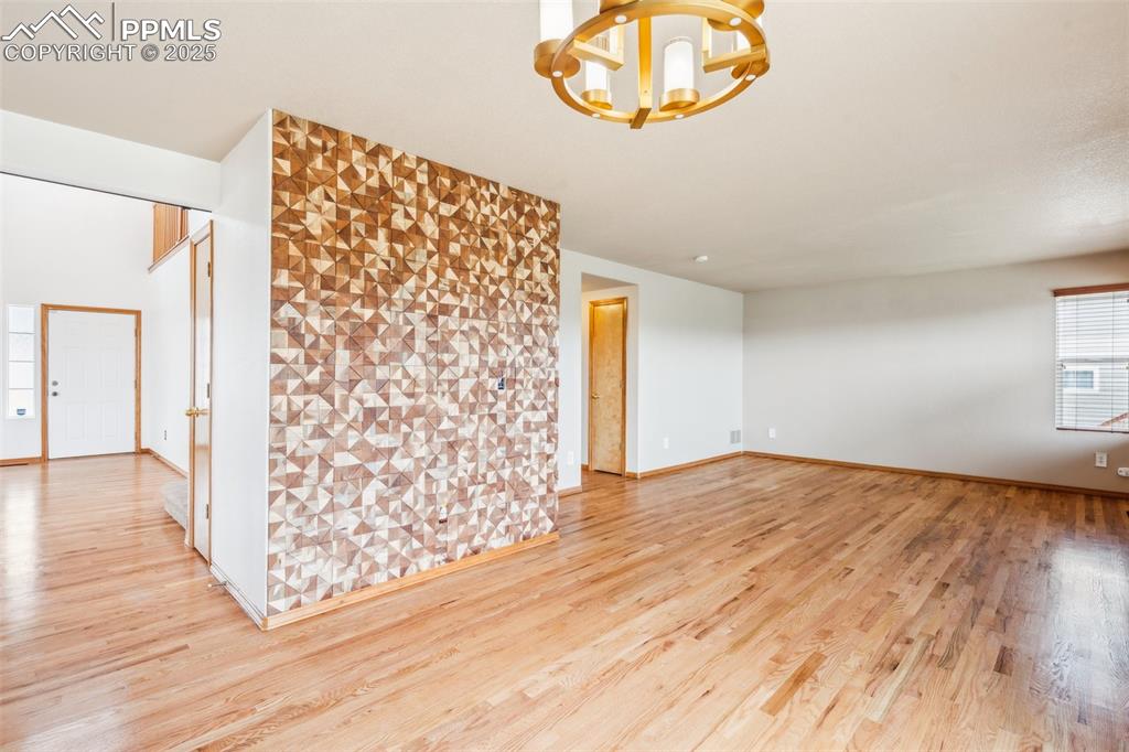 Image 16 of 50: Dining Area