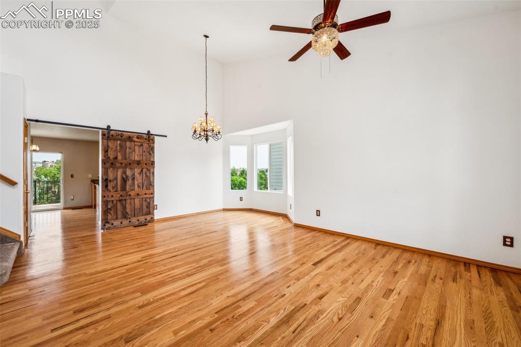 Image 9 of 50: Living Room