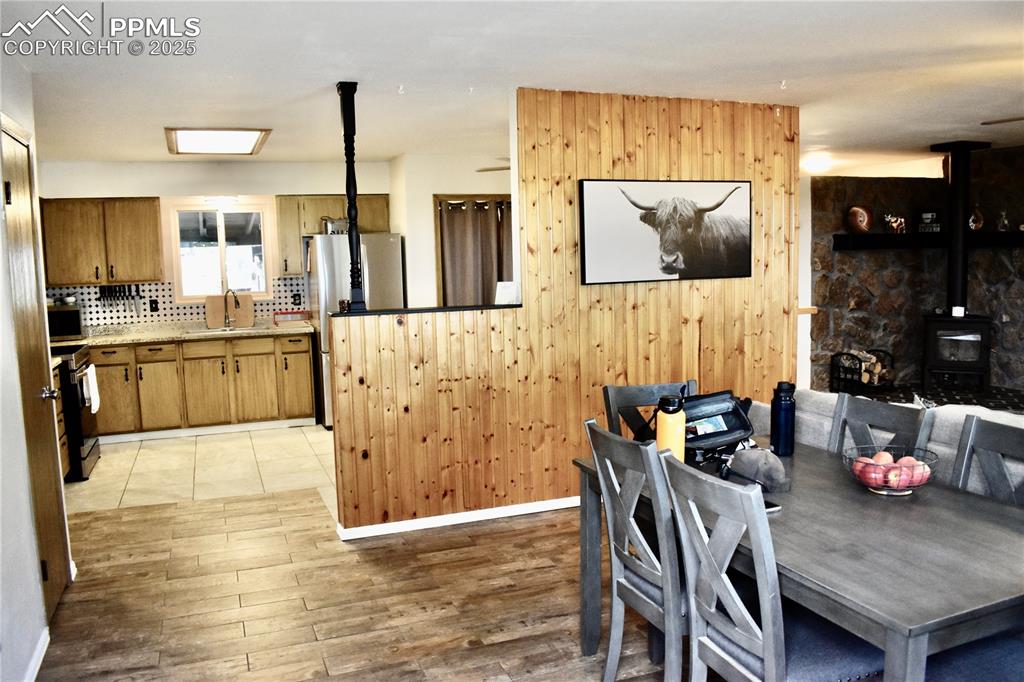 Image 4 of 29: Dining Area
