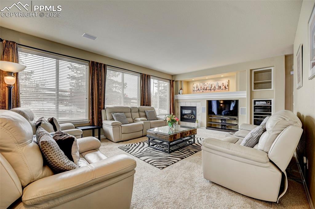 Image 14 of 45: Family Room