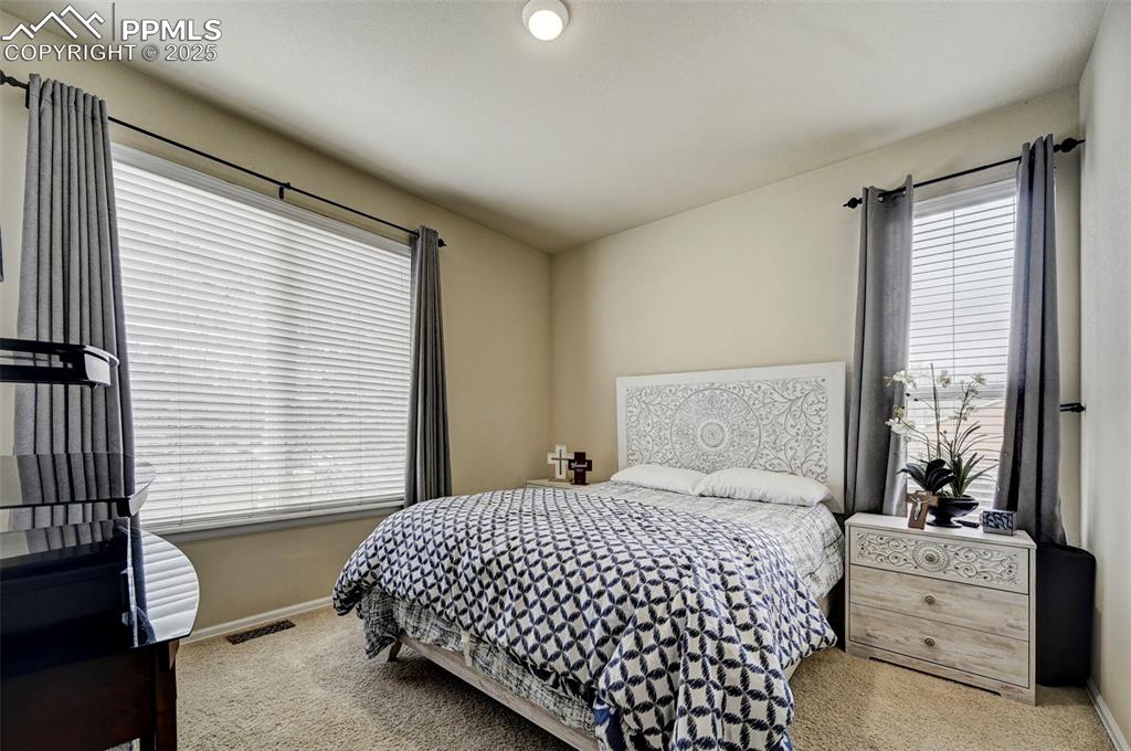 Image 19 of 45: Bedroom