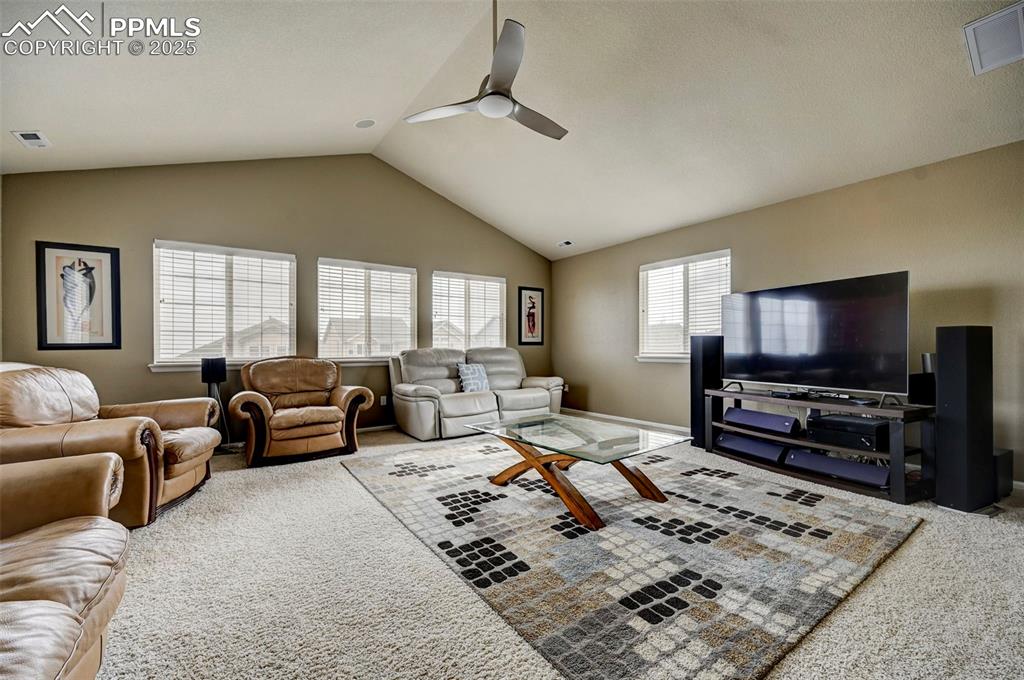 Image 22 of 45: Loft