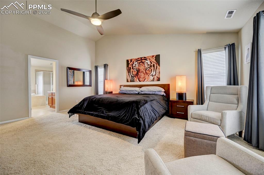 Image 26 of 45: Bedroom