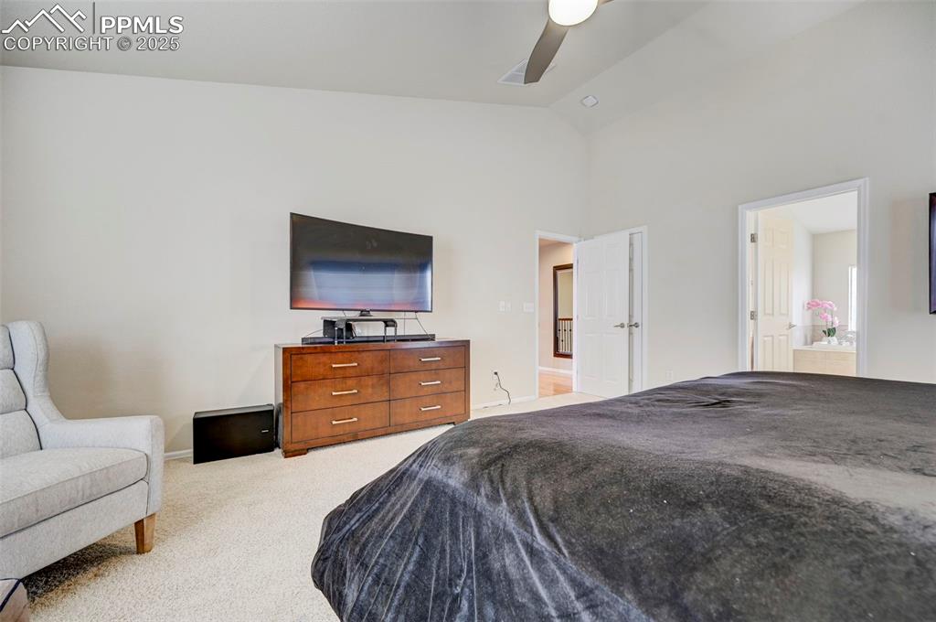 Image 29 of 45: Bedroom