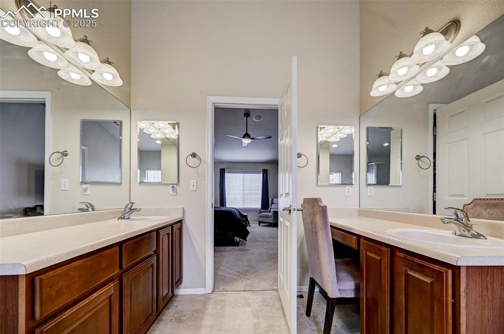 Image 32 of 45: Bathroom