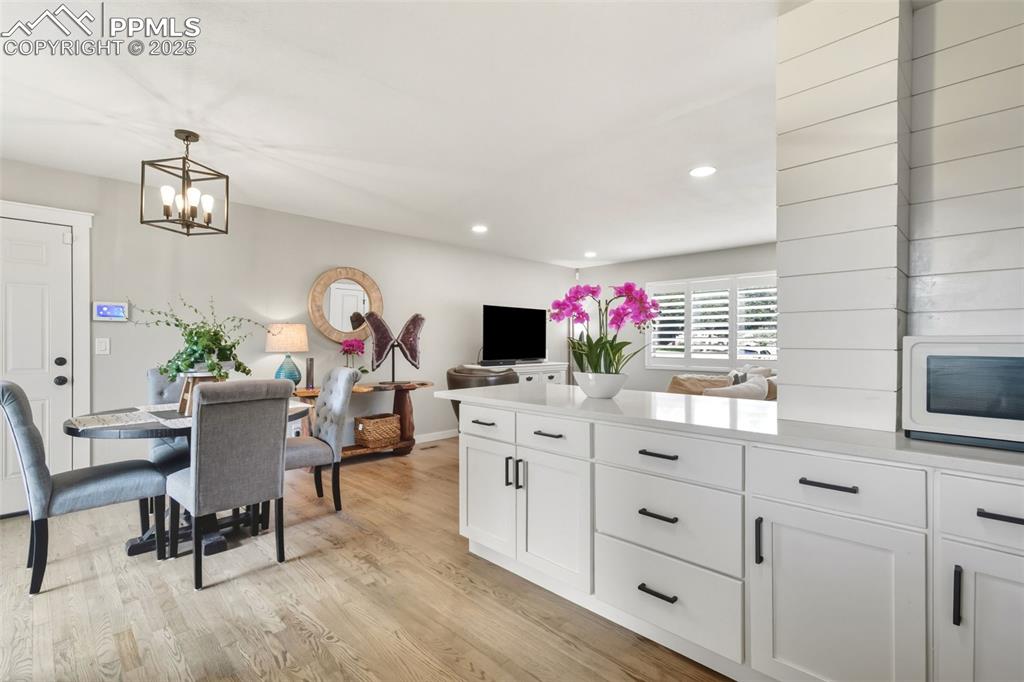 Image 13 of 36: Dining Area