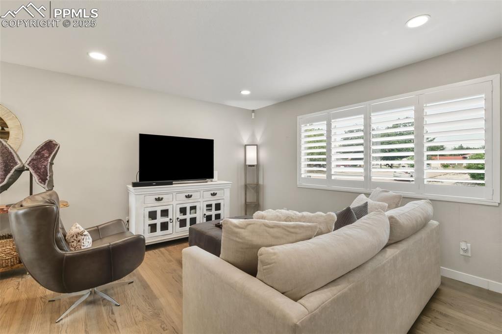 Image 15 of 36: Living Room