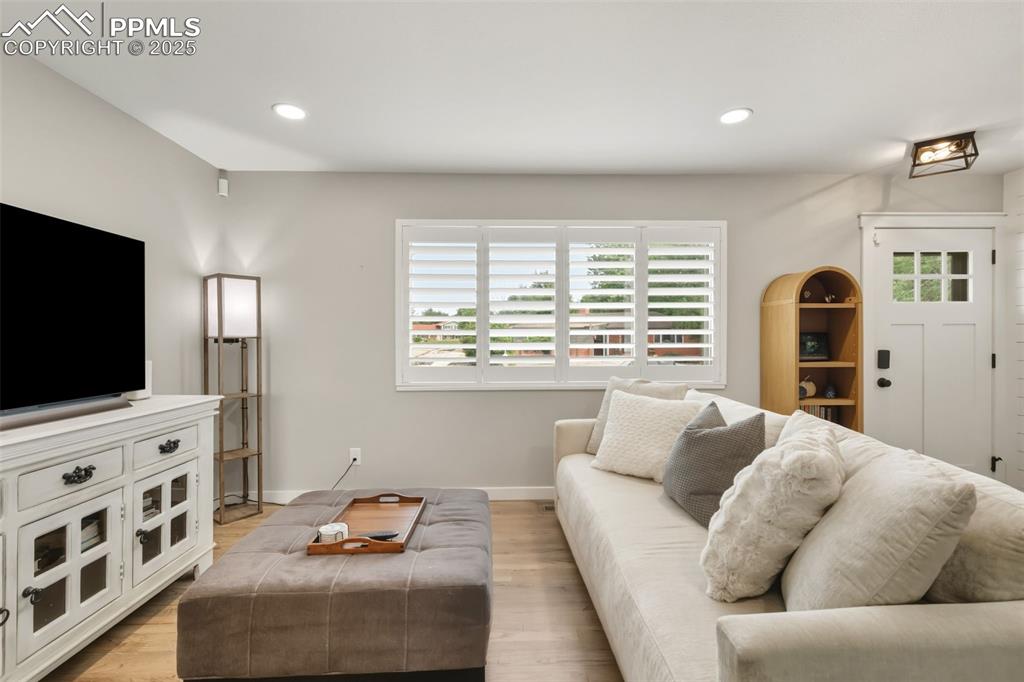 Image 16 of 36: Living Room