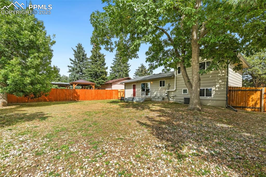 Image 31 of 36: Back of Structure