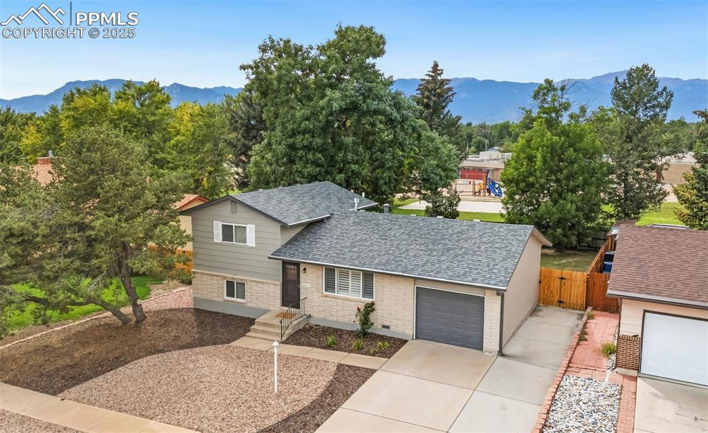 Image 34 of 36: Front of Structure