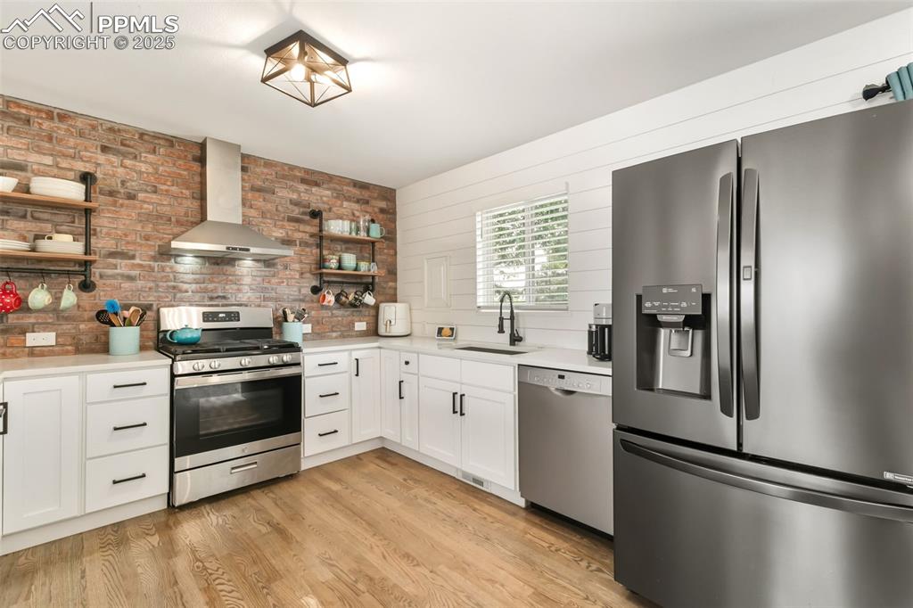 Image 5 of 36: Kitchen