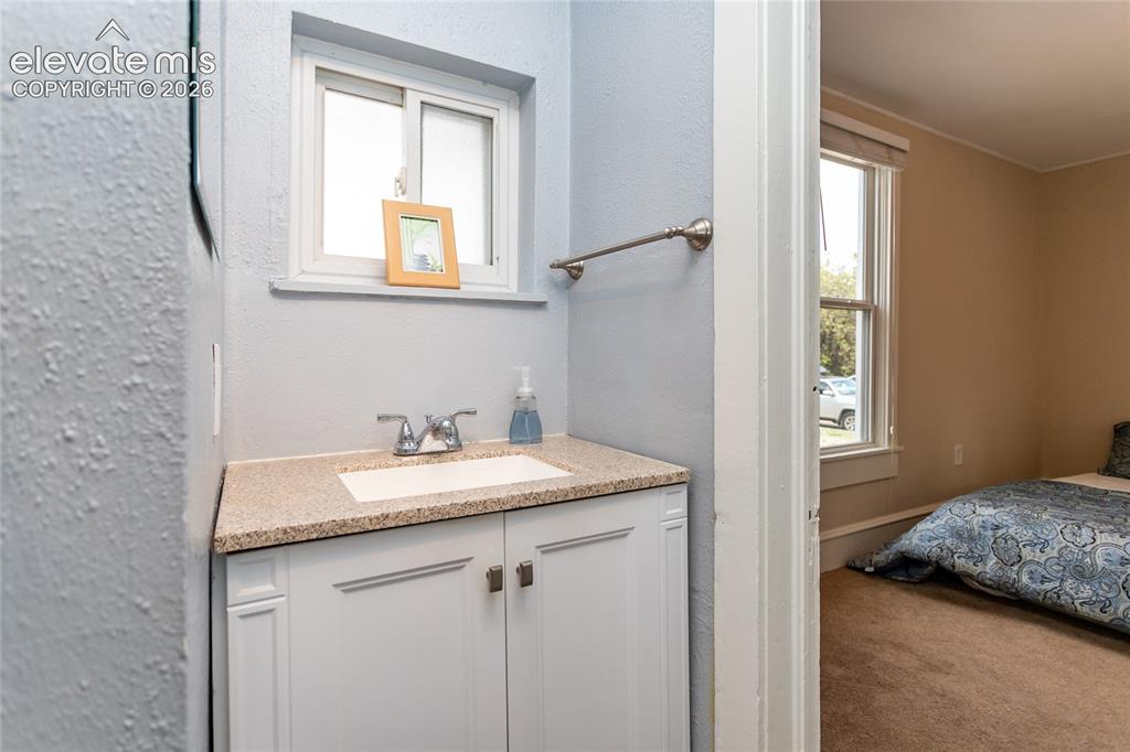 Image 16 of 44: Jack & Jill Bathroom