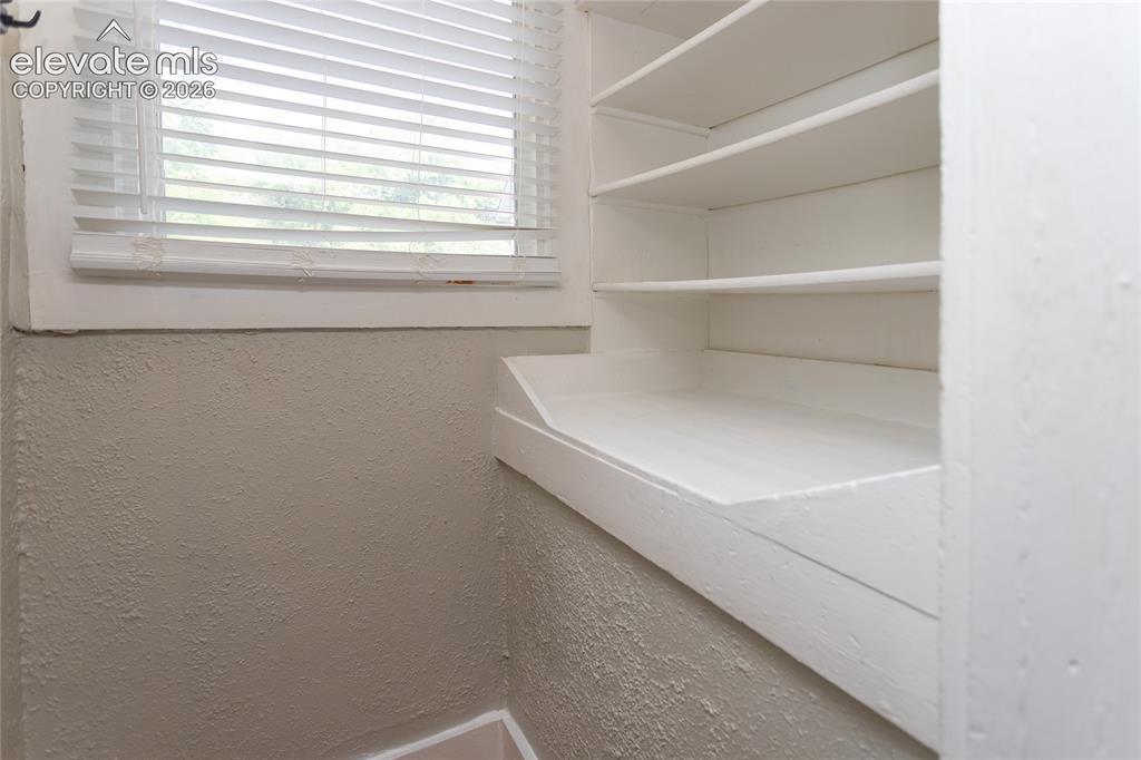 Image 33 of 44: Walk In Pantry!
