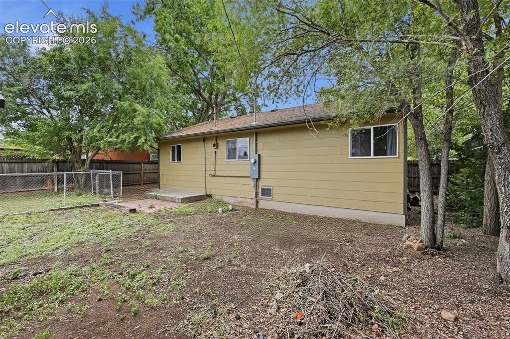 Image 20 of 22: Back yard, so much potential.