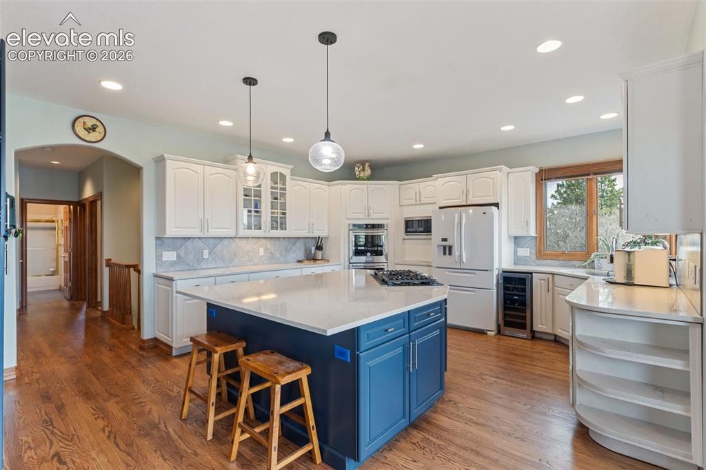 Image 10 of 47: Kitchen
