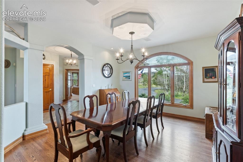 Image 15 of 47: Dining Area