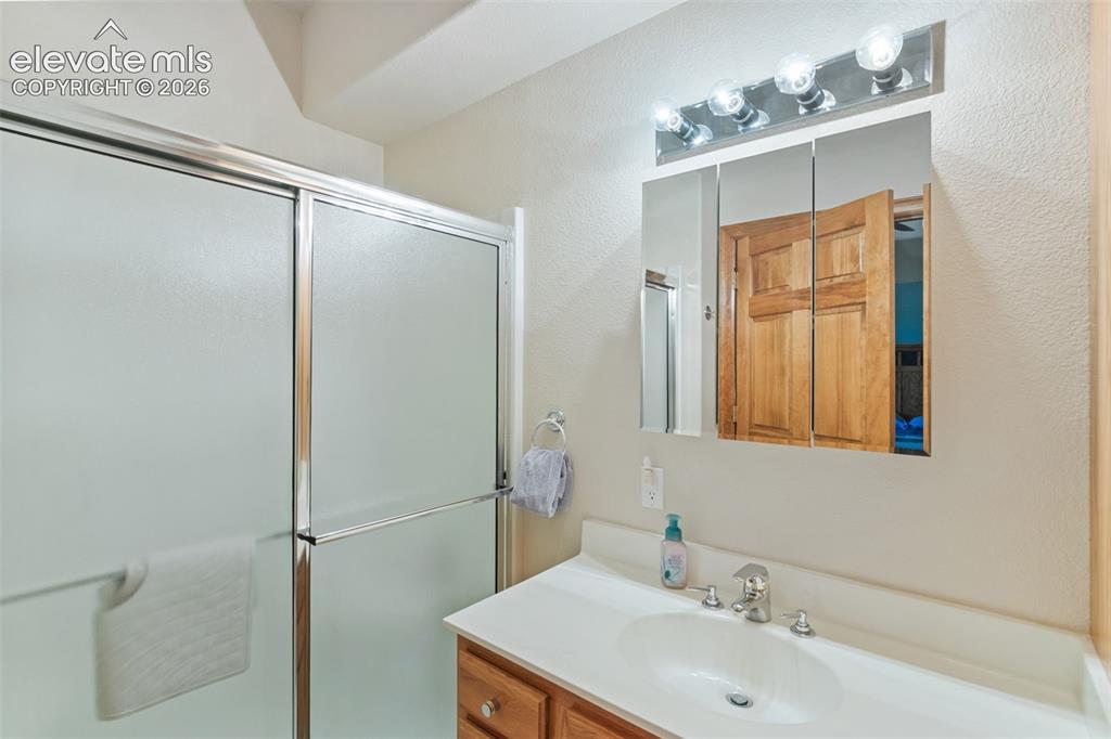 Image 36 of 47: Bathroom