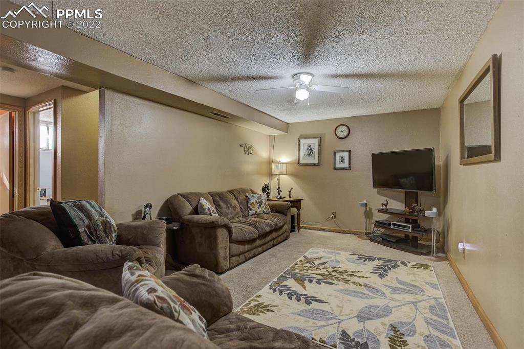 Listing 6410199, Image 17 of 28