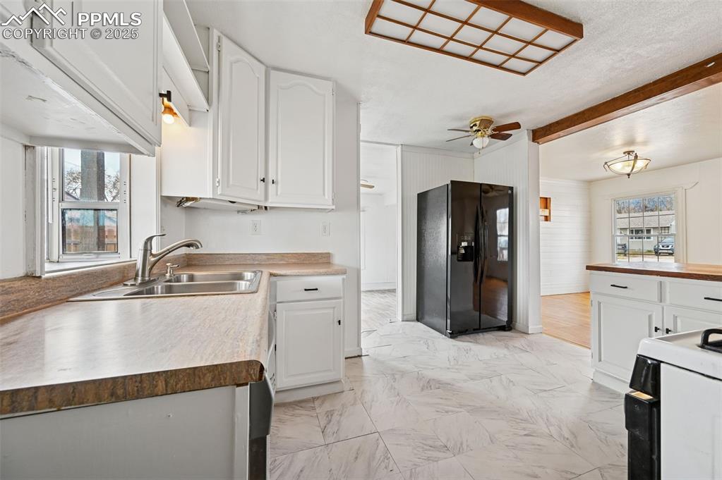 Image 10 of 29: Kitchen