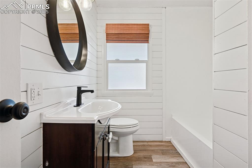 Image 16 of 29: Bathroom