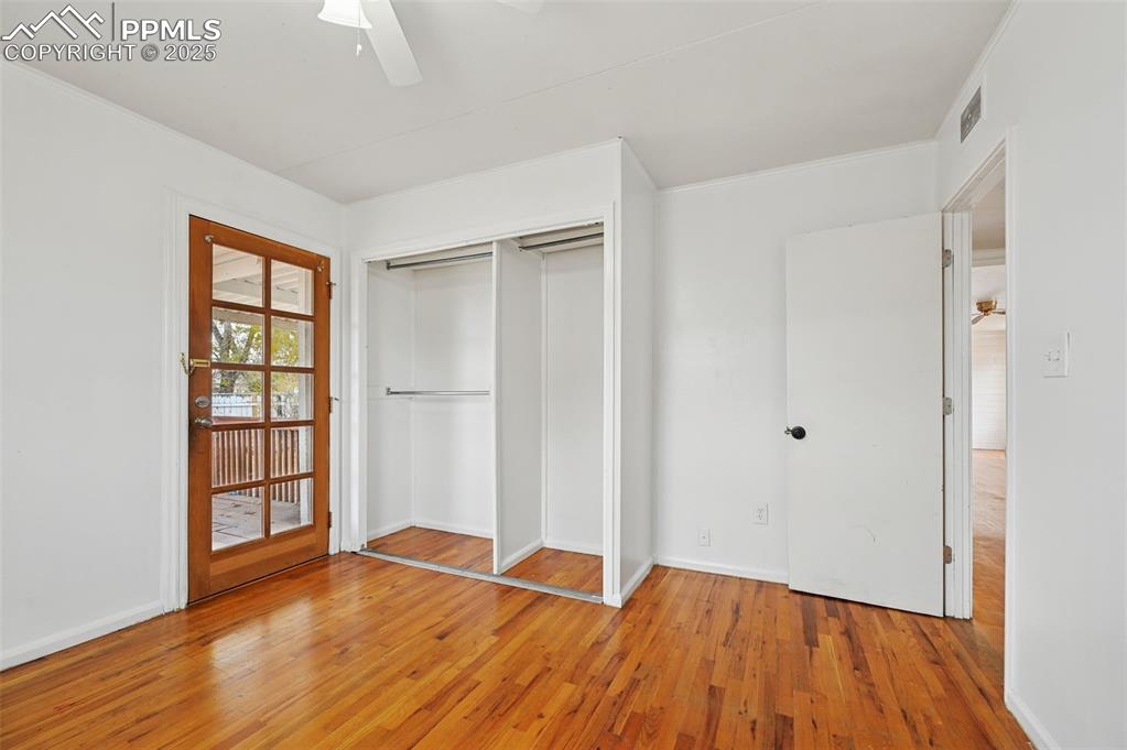 Image 22 of 29: Bedroom