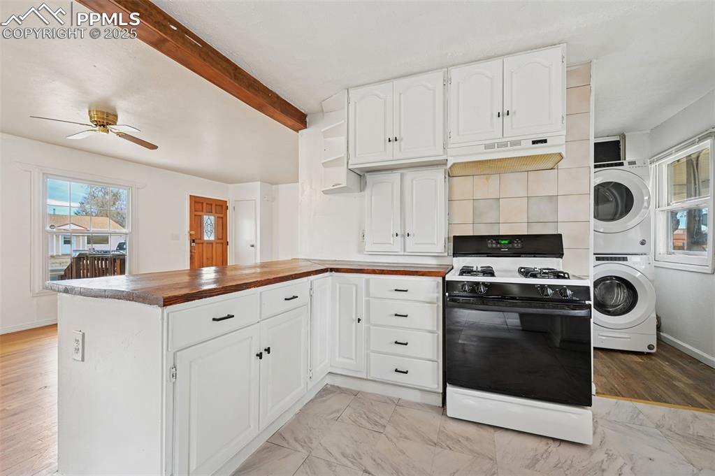 Image 9 of 29: Kitchen