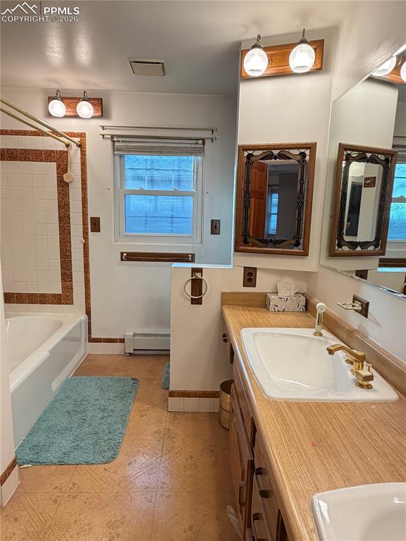 Image 11 of 22: Bathroom