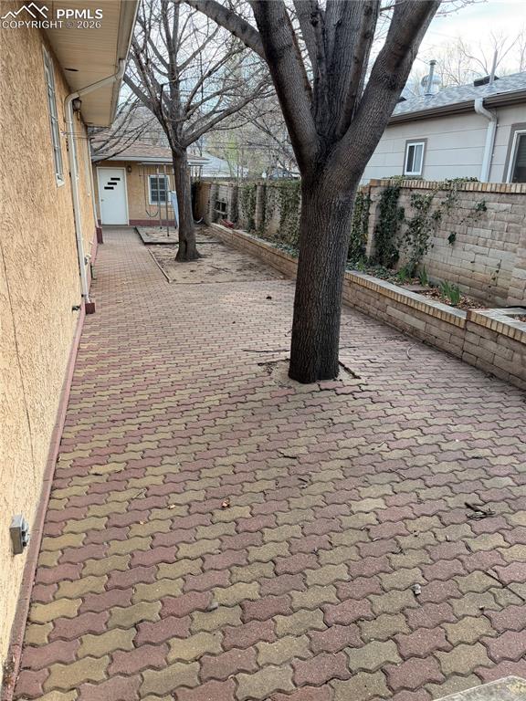 Image 18 of 22: Patio