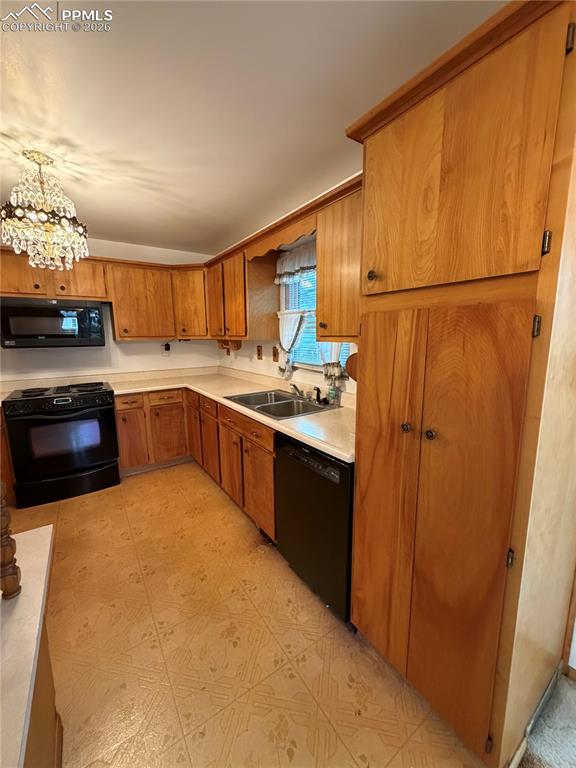 Image 8 of 22: Kitchen