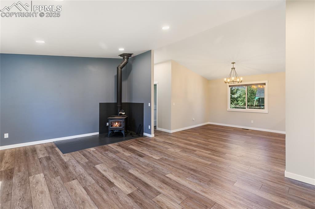 Image 10 of 30: Living Room