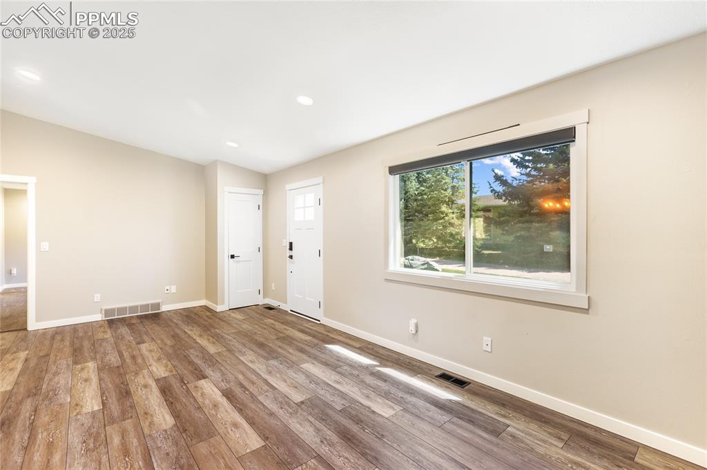 Image 11 of 30: Living Room