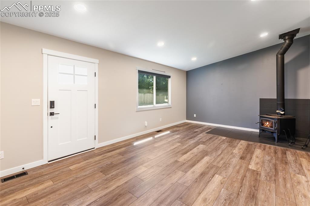 Image 9 of 30: Living Room