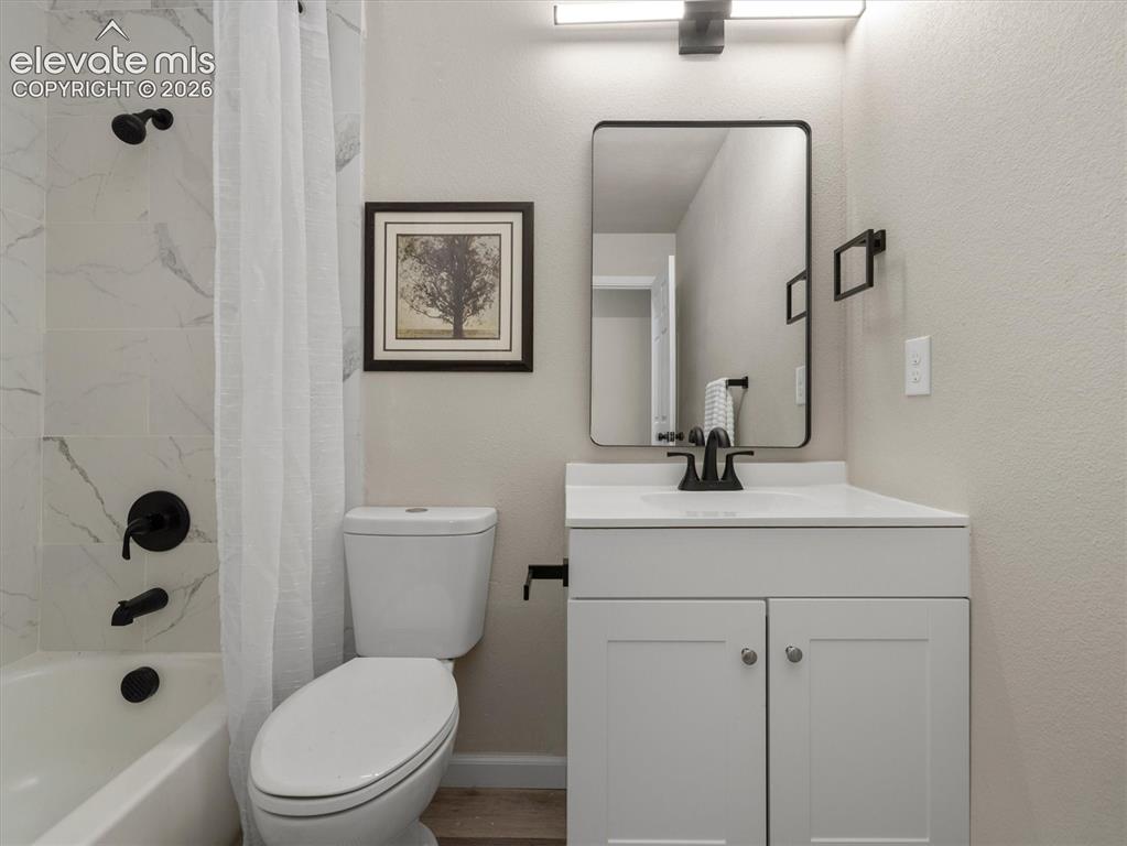 Image 10 of 27: Bathroom