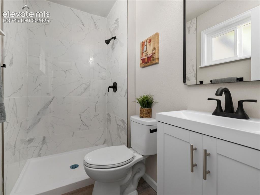 Image 12 of 27: Bathroom
