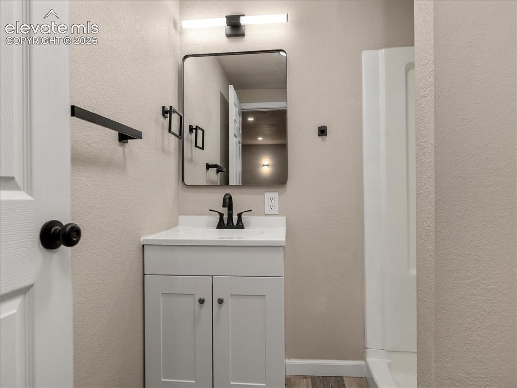 Image 18 of 27: Bathroom