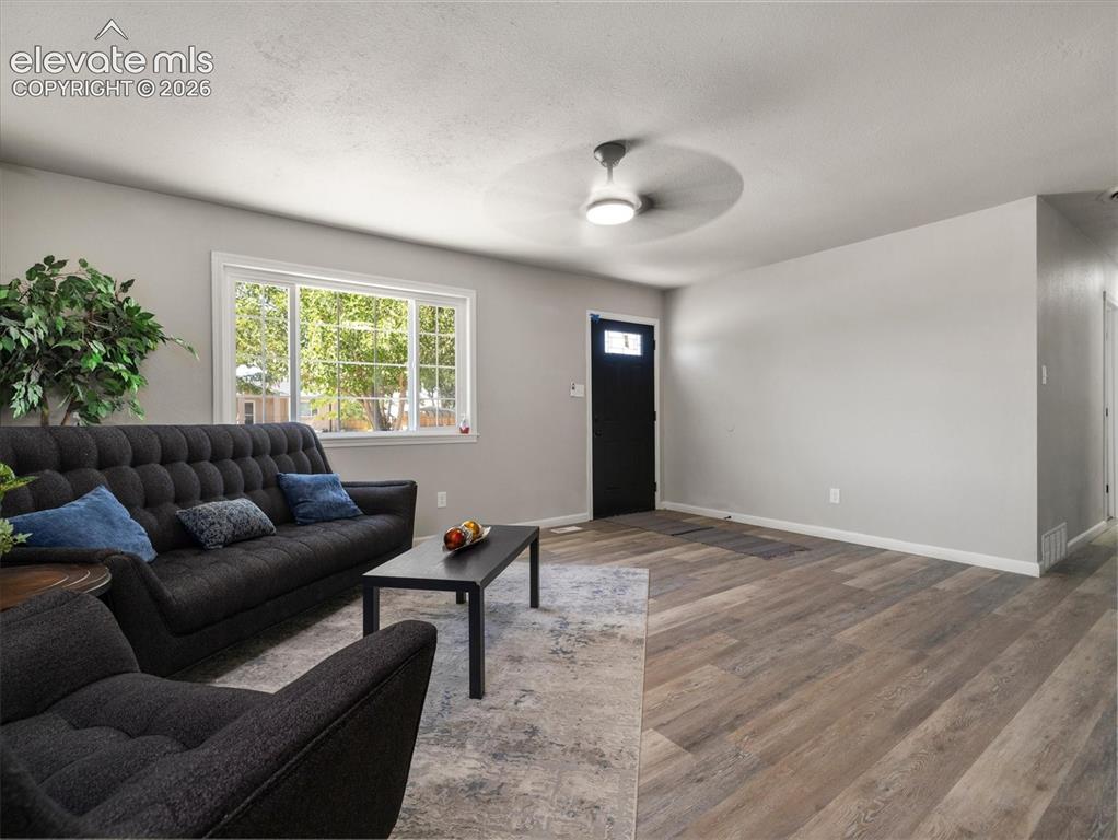 Image 7 of 27: Living Room
