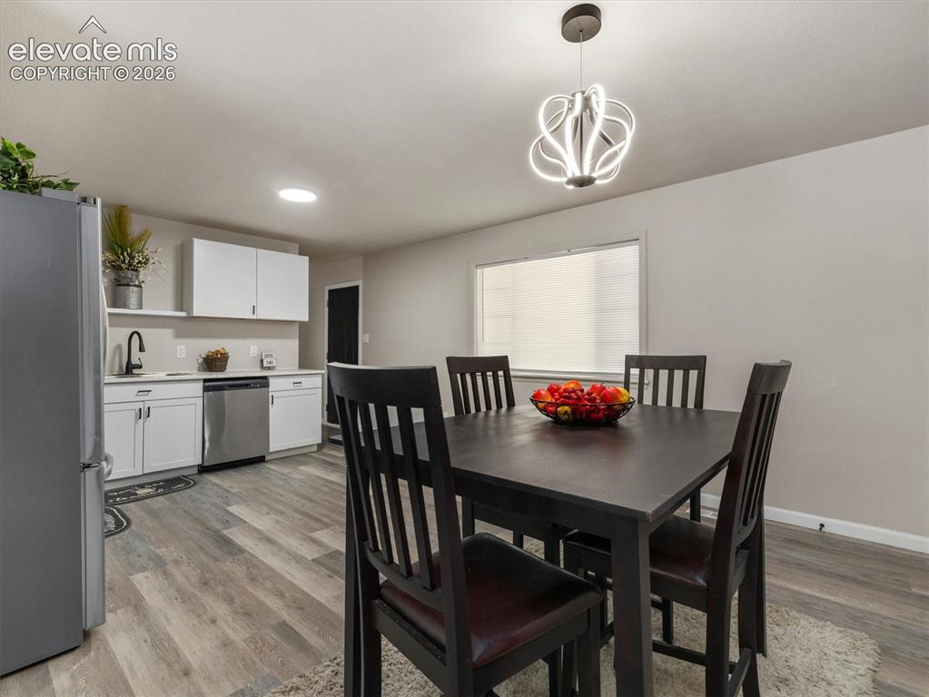 Image 8 of 27: Dining Area
