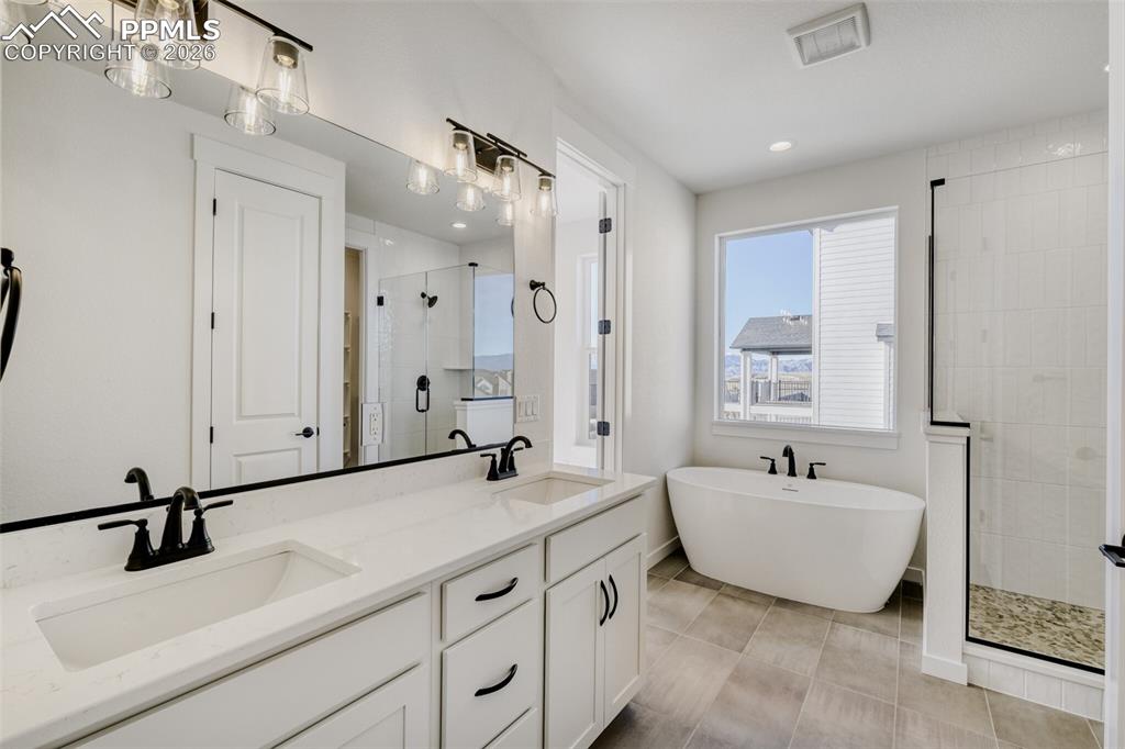 Image 11 of 28: Bathroom