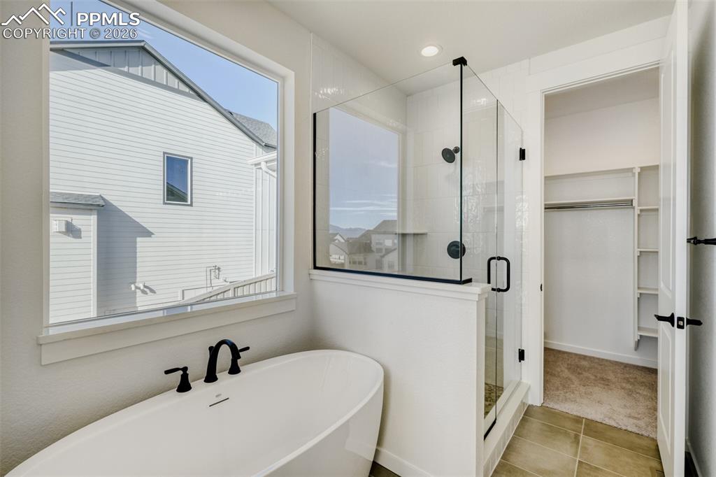 Image 12 of 28: Bathroom