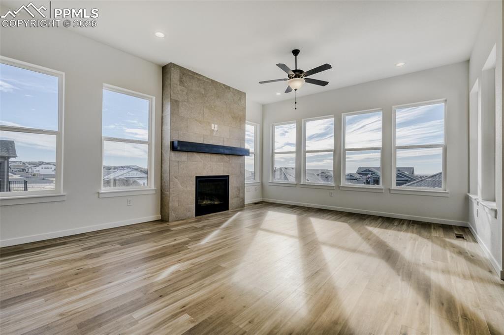 Image 15 of 28: Living Room