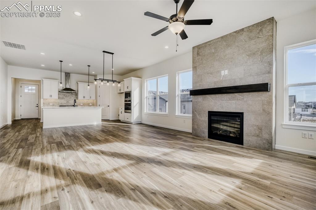 Image 17 of 28: Living Room