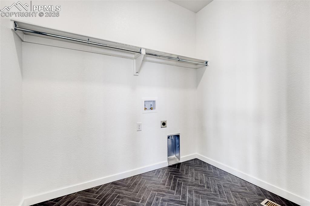 Image 19 of 28: Laundry