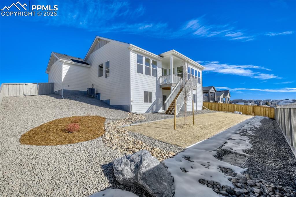 Image 27 of 28: Side of Structure