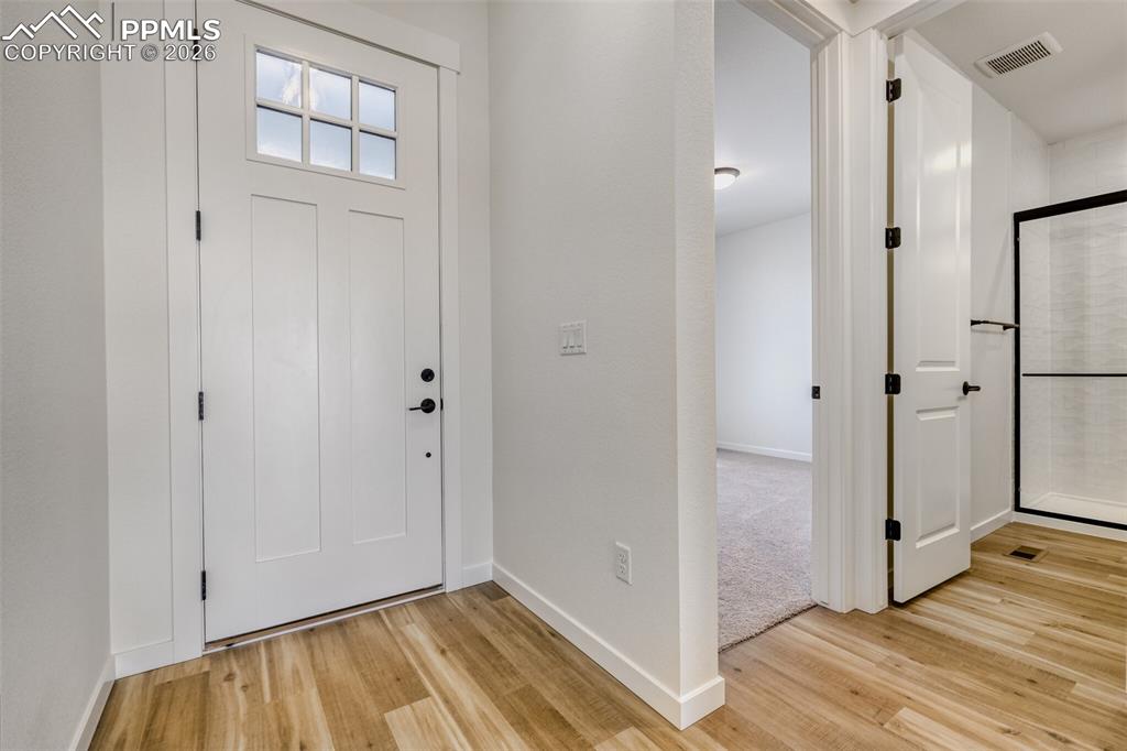 Image 4 of 28: Entry