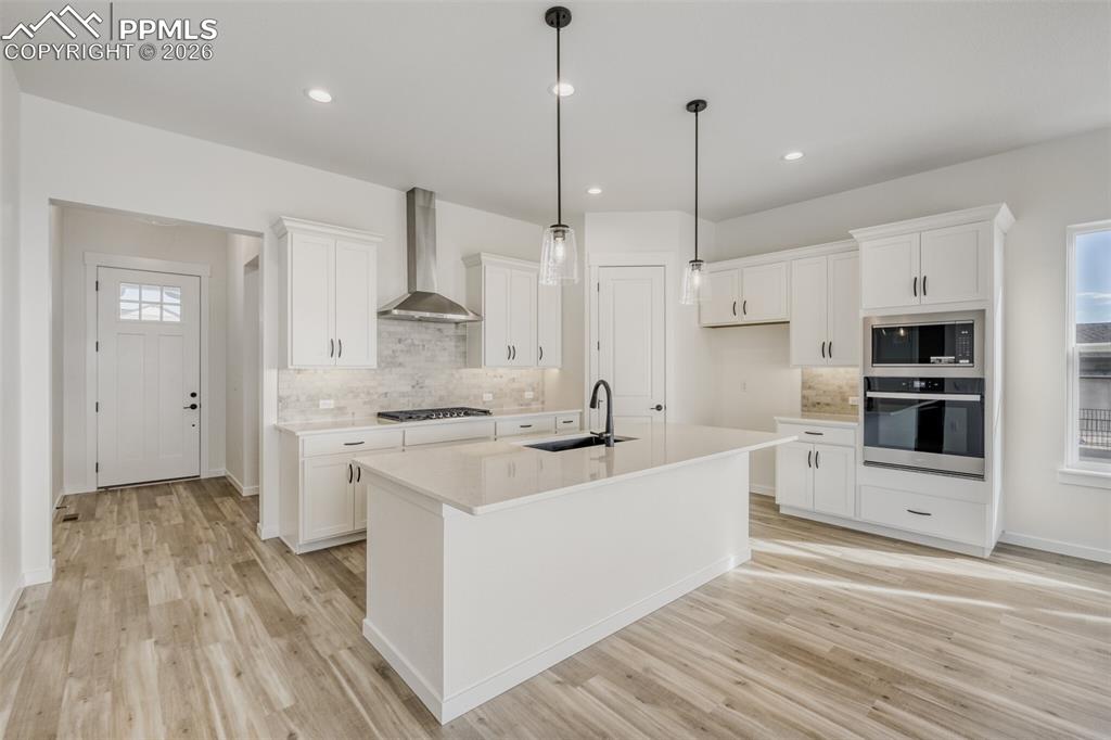 Image 5 of 28: Kitchen