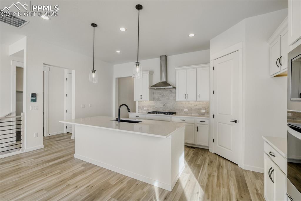 Image 6 of 28: Kitchen