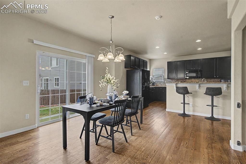 Image 8 of 30: Dining Area