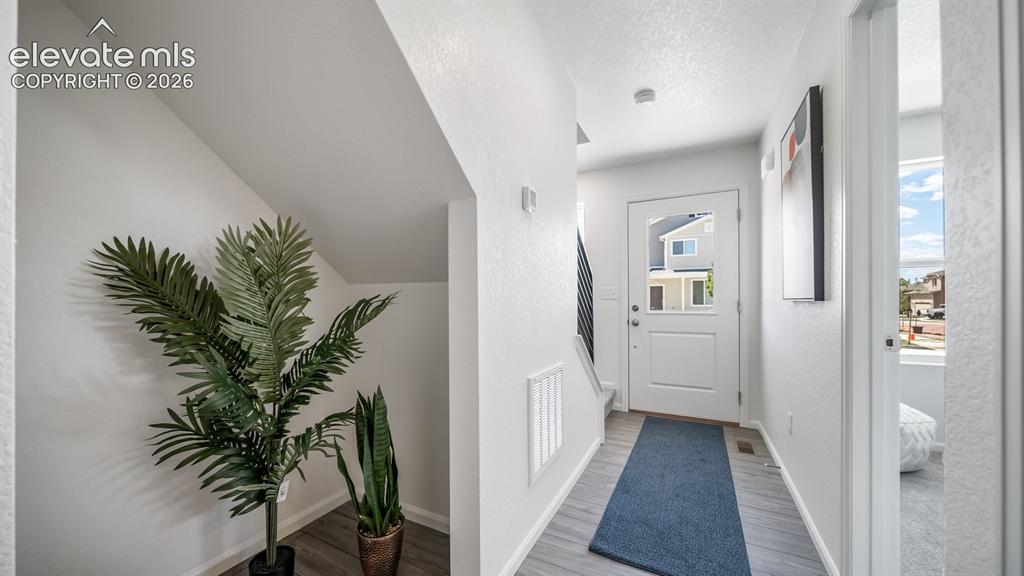 Image 7 of 26: *Photos of a model home*